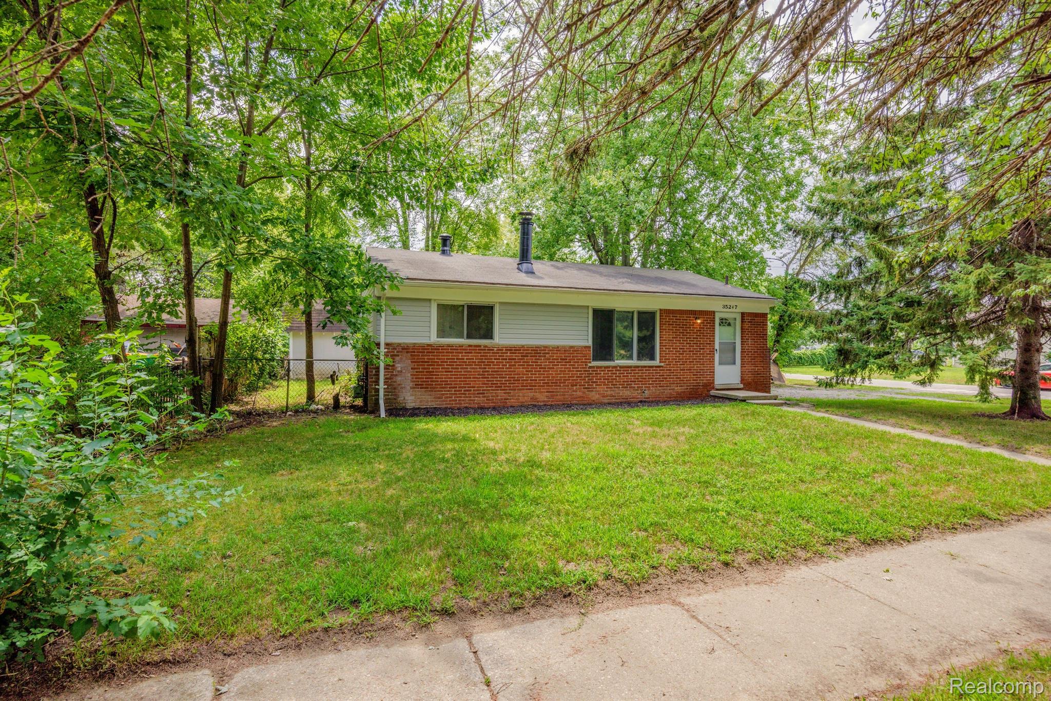 35247 Wick Road Romulus, MI 48174 - Photo 3 of 34 Gallery Image 3