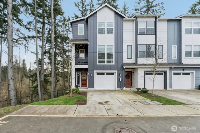 $715,000 | 13717 Admiralty Way, Unit J1, Lynnwood, WA 98087