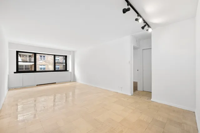 $495,000 | 237 East 87th Street, Unit 3F | Upper East Side