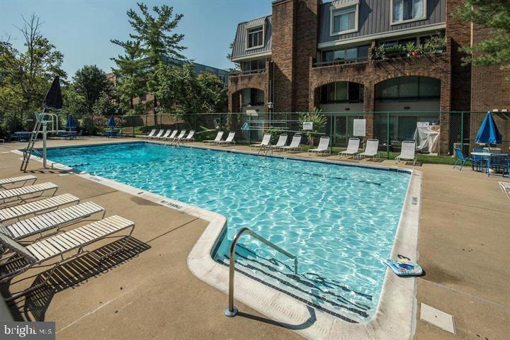 642 15th Street South, Unit 2 Arlington, VA 22202 - Photo 14 of 16