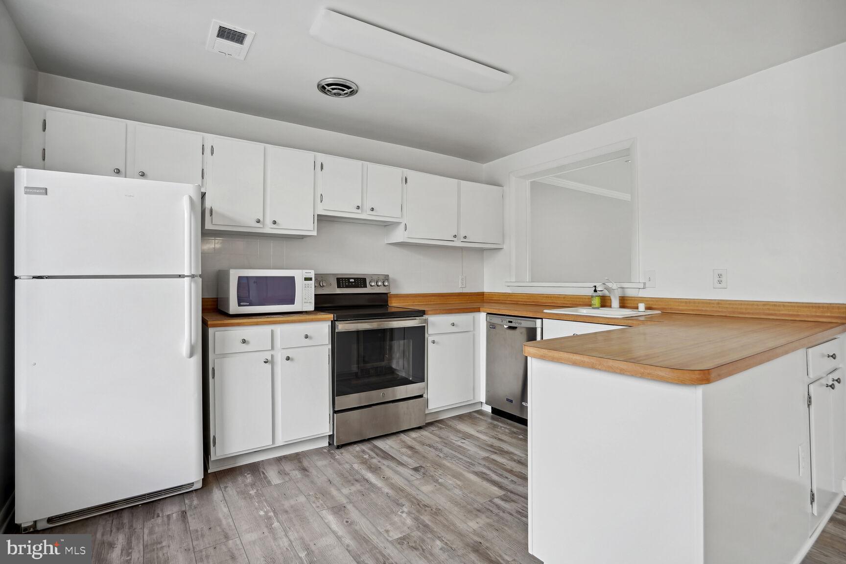 642 15th Street South, Unit 2 Arlington, VA 22202 - Photo 4 of 16