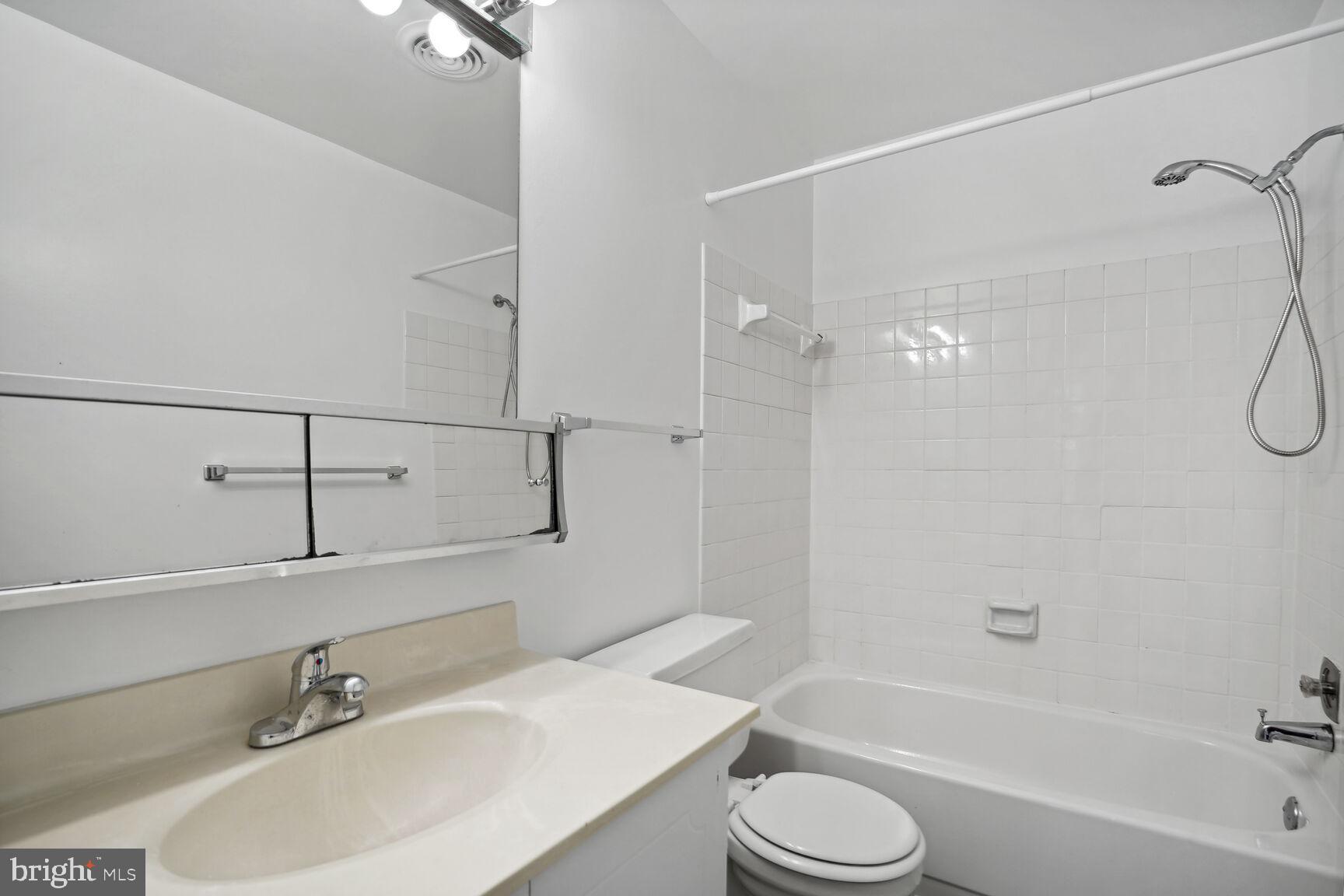 642 15th Street South, Unit 2 Arlington, VA 22202 - Photo 7 of 16