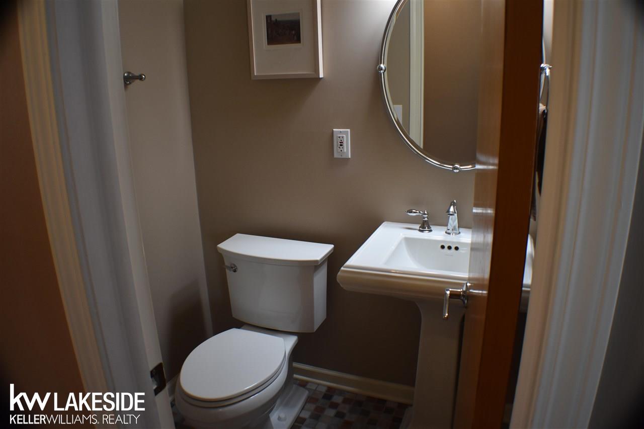 16530 Levan Road Livonia, MI 48154 - Photo 20 of 53 50068183-19.JPG