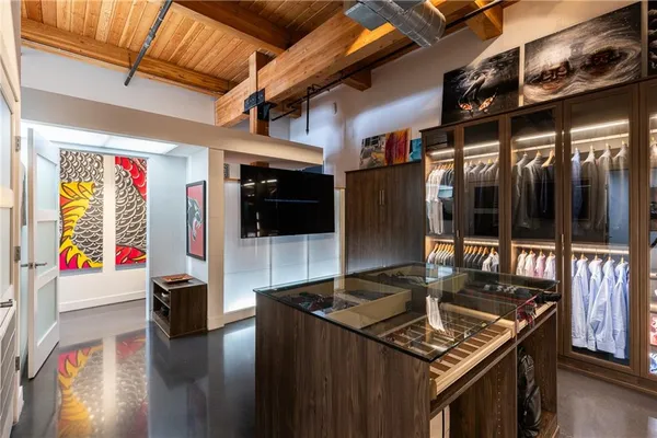 $868,500 | 210 West 5th Street, Unit 207, Kansas City, MO 64105