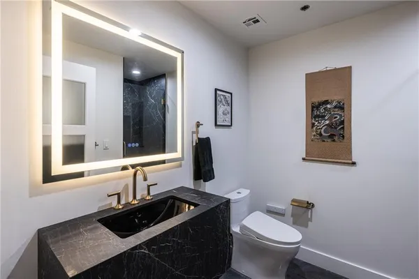 $868,500 | 210 West 5th Street, Unit 207, Kansas City, MO 64105