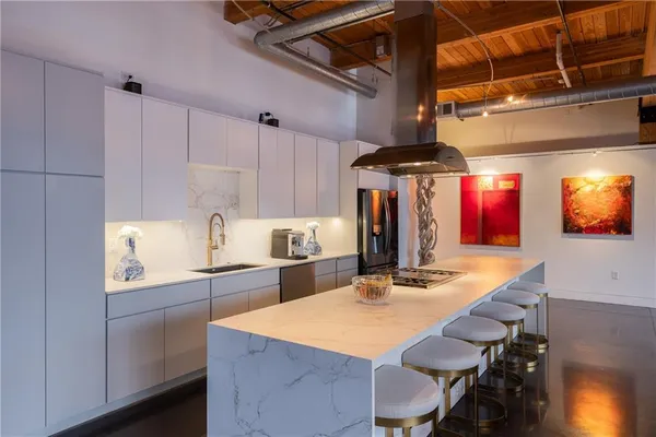 $947,500 | 210 West 5th Street, Unit 207, Kansas City, MO 64105