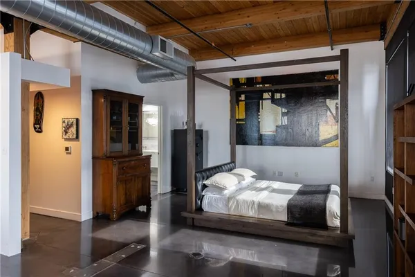 $947,500 | 210 West 5th Street, Unit 207, Kansas City, MO 64105