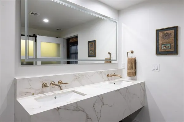 $947,500 | 210 West 5th Street, Unit 207, Kansas City, MO 64105