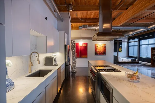 $997,500 | 210 West 5th Street, Unit 207, Kansas City, MO 64105