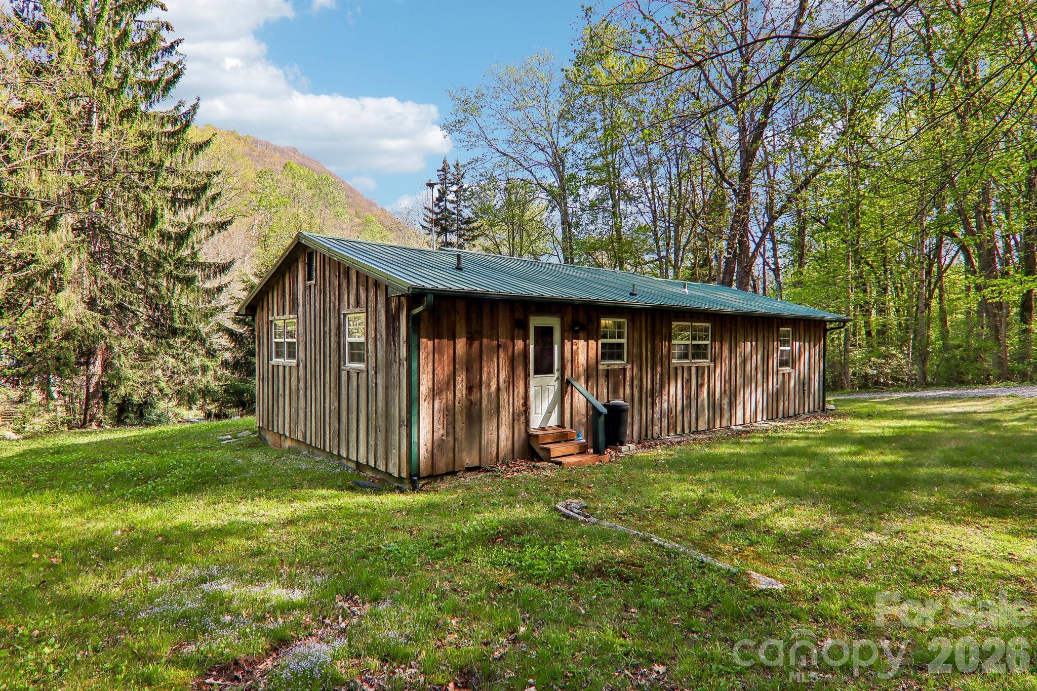 28 Mull Cove Road Maggie Valley, NC 28751 - Photo 2 of 27