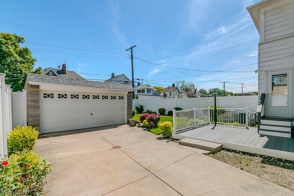 17709 Crestland Road Cleveland, OH 44119 - Photo 7 of 42 Two Car Garage