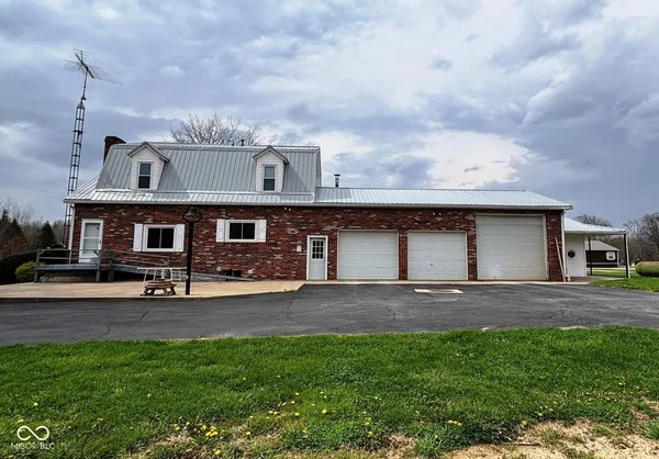 $1 | 3840 East County Road 20, North Vernon, IN 47265