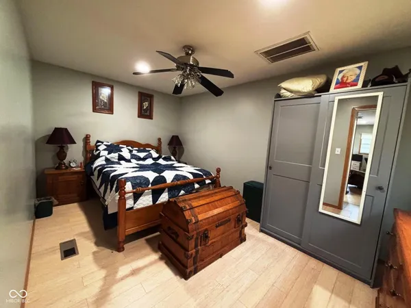 $1 | 3840 East County Road 20, North Vernon, IN 47265