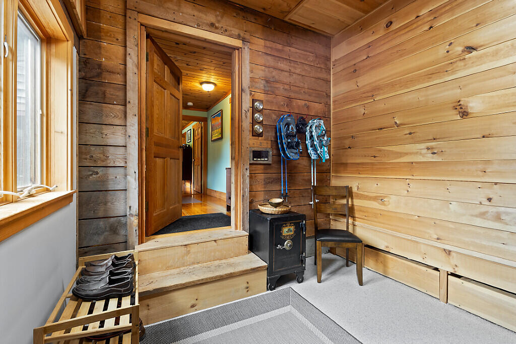 189 Pinnacle Road Canaan, ME 04924 - Photo 16 of 69 17 mud room from the garage