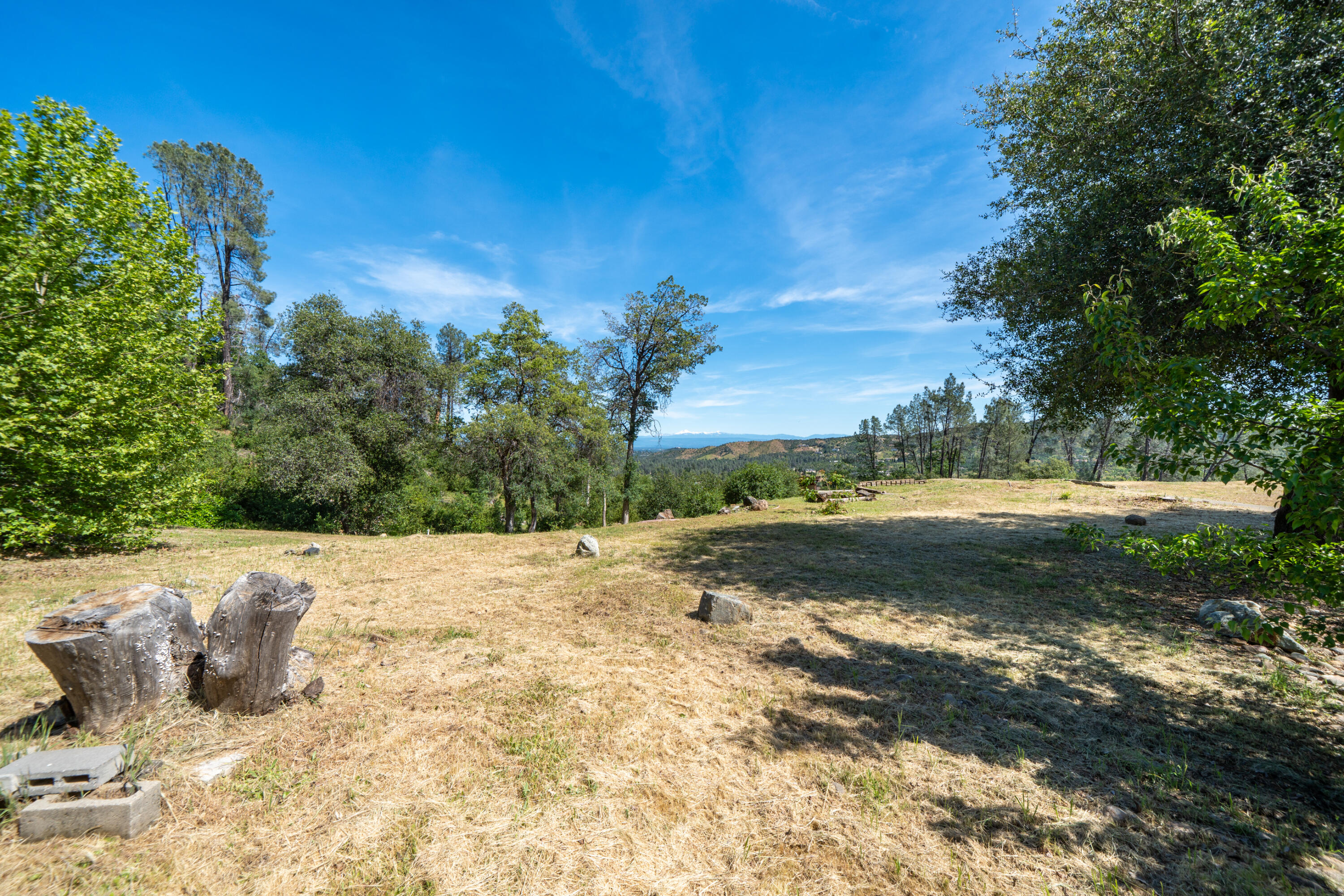 15809 Old Stage Coach Road Redding, CA 96001 - Photo 15 of 33 a view of a yard with an ocean view