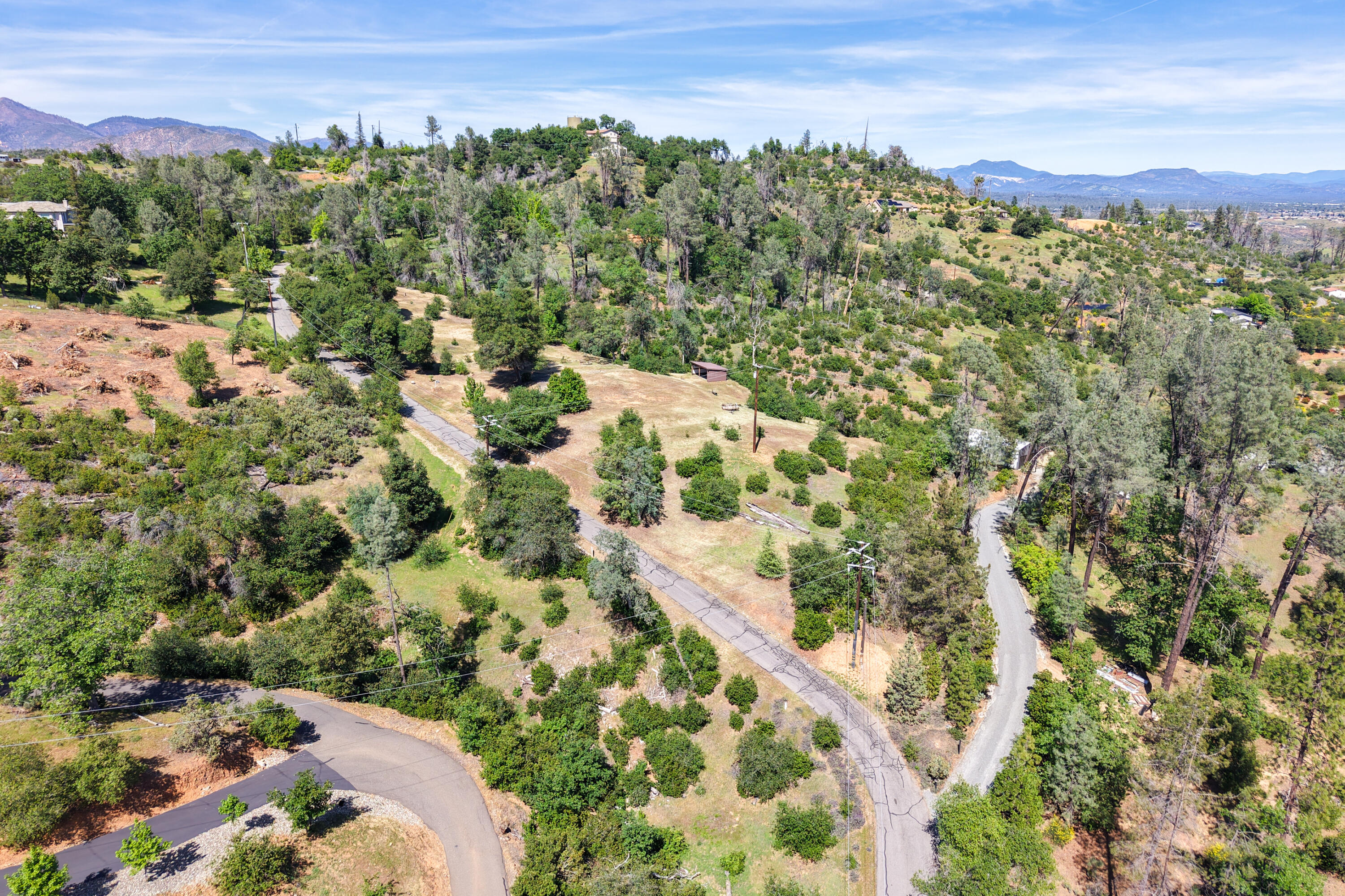 15809 Old Stage Coach Road Redding, CA 96001 - Photo 21 of 33 a view of a lot of trees and houses