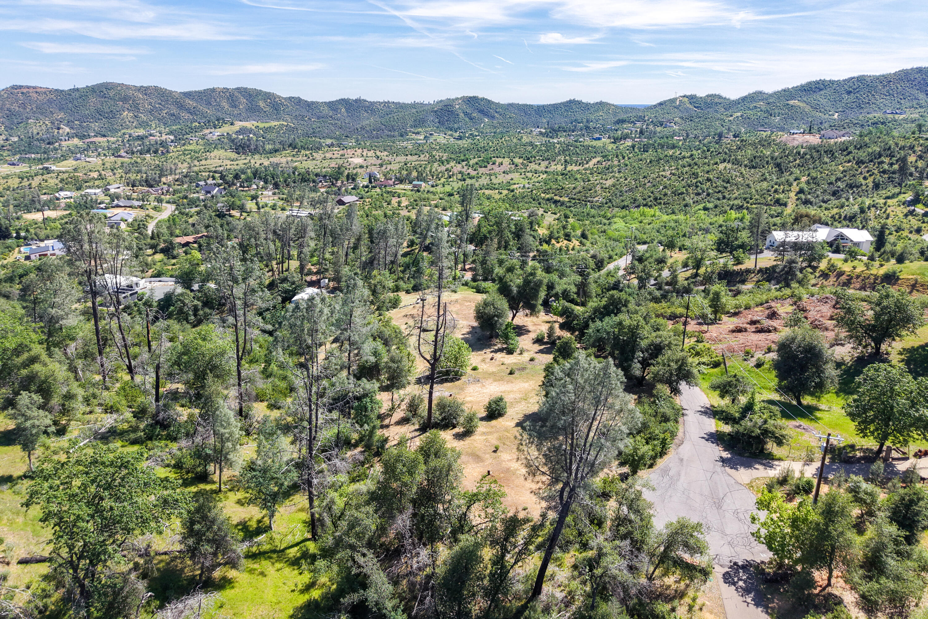 15809 Old Stage Coach Road Redding, CA 96001 - Photo 24 of 33 a view of mountains and valleys