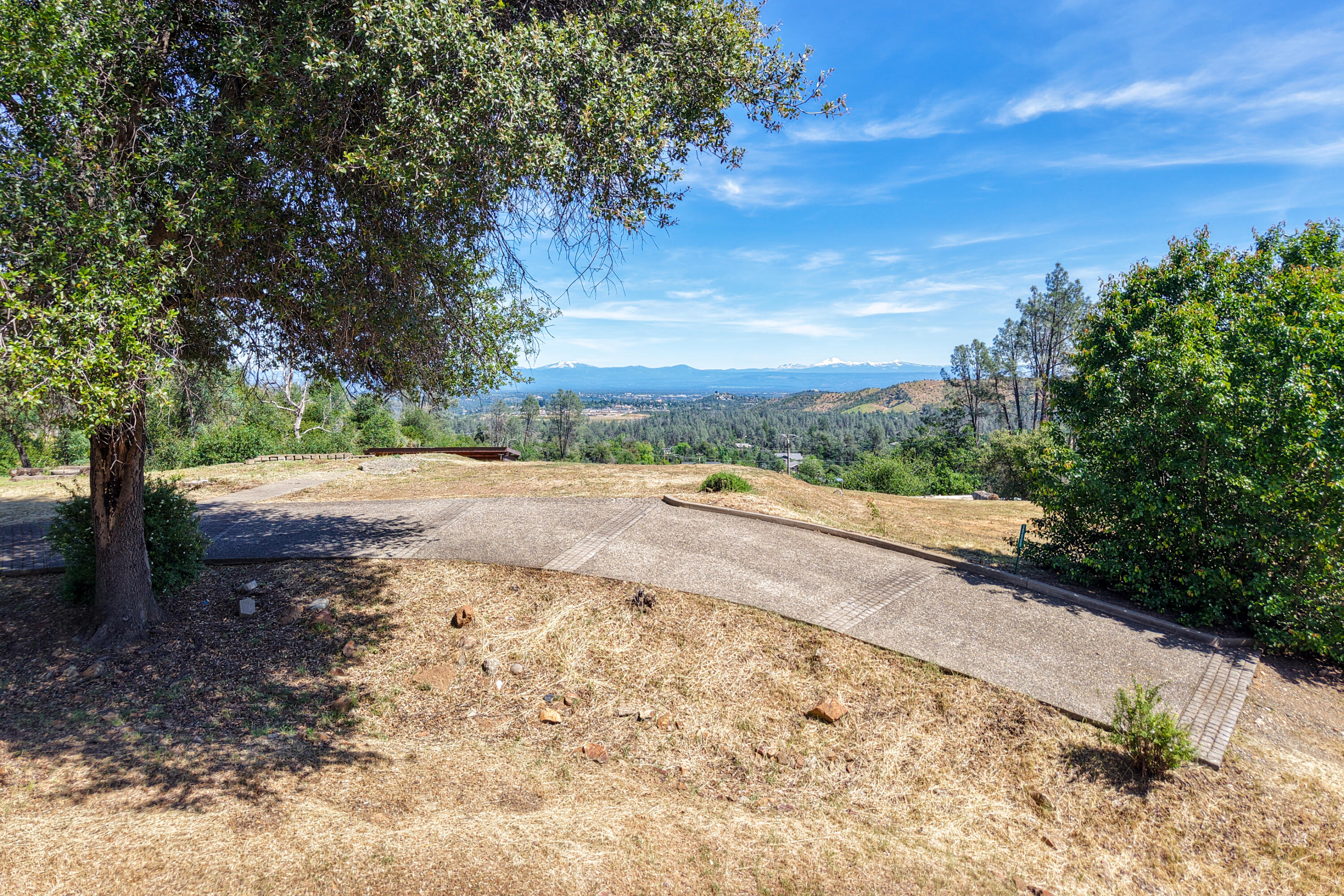 15809 Old Stage Coach Road Redding, CA 96001 - Photo 29 of 33 a view of a yard with plants and large trees