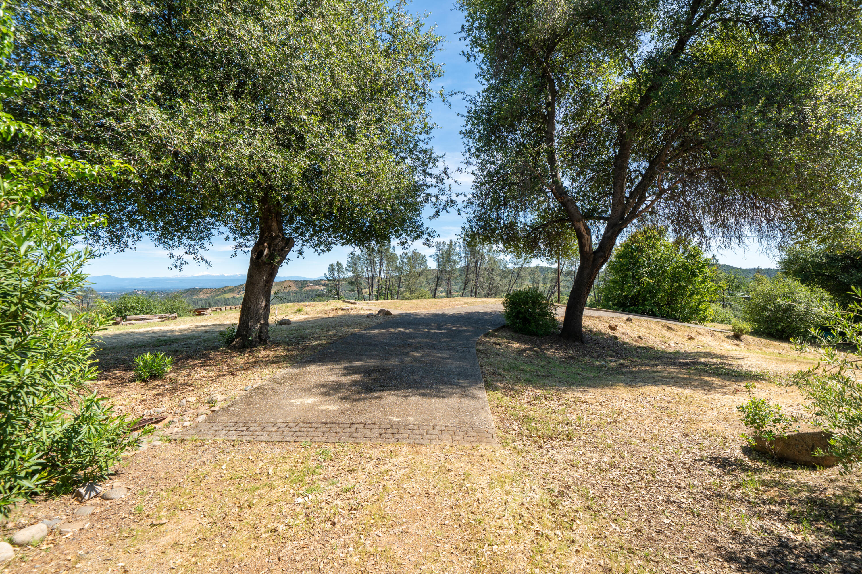 15809 Old Stage Coach Road Redding, CA 96001 - Photo 5 of 33 a view of a yard with a tree
