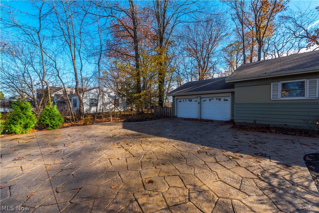 22825 Mastick Road Cleveland, OH 44126 - Photo 3 of 35