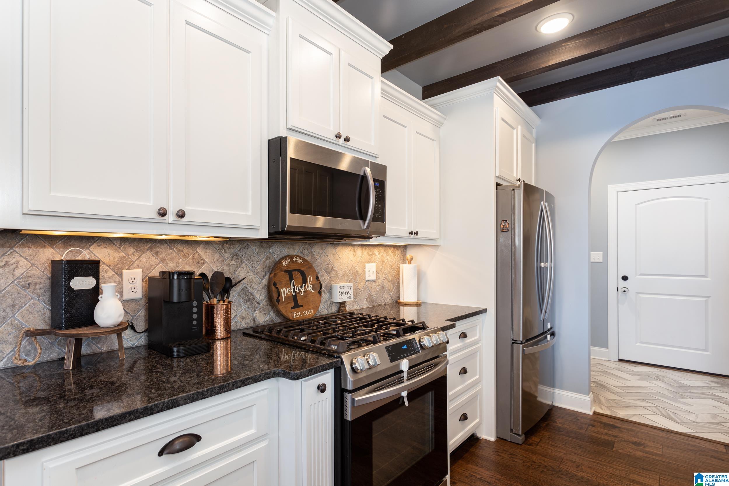 1798 Amanda Lane Gadsden, AL 35907 - Photo 2 of 32