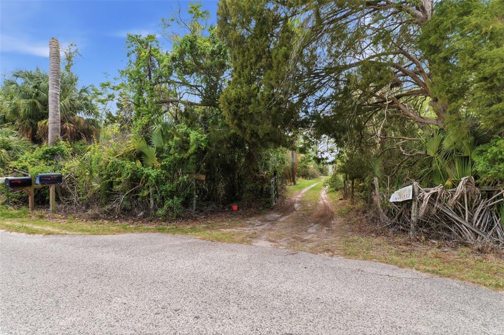 4267 Neff Lake Road Brooksville, FL 34602 - Photo 2 of 26