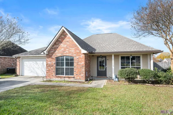 $210,000 | 36043 Portsmouth Drive, Denham Springs, LA 70706