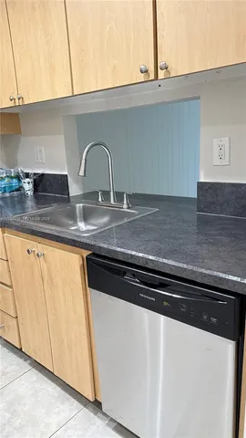 $1,600 | 2935 Northeast 163rd Street, Unit 3P, North Miami Beach, FL 33160