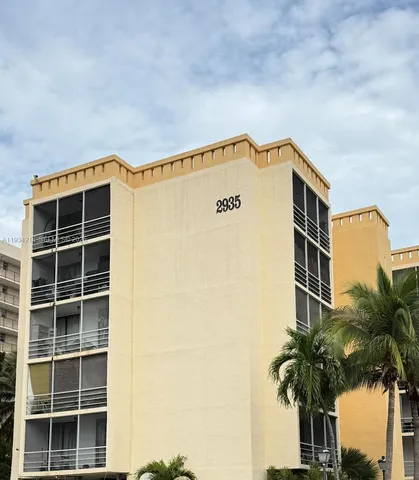$1,600 | 2935 Northeast 163rd Street, Unit 3P, North Miami Beach, FL 33160