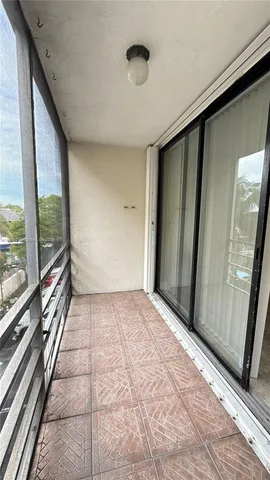 $1,600 | 2935 Northeast 163rd Street, Unit 3P, North Miami Beach, FL 33160