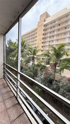 $1,600 | 2935 Northeast 163rd Street, Unit 3P, North Miami Beach, FL 33160