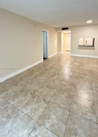 $1,600 | 2935 Northeast 163rd Street, Unit 3P, North Miami Beach, FL 33160