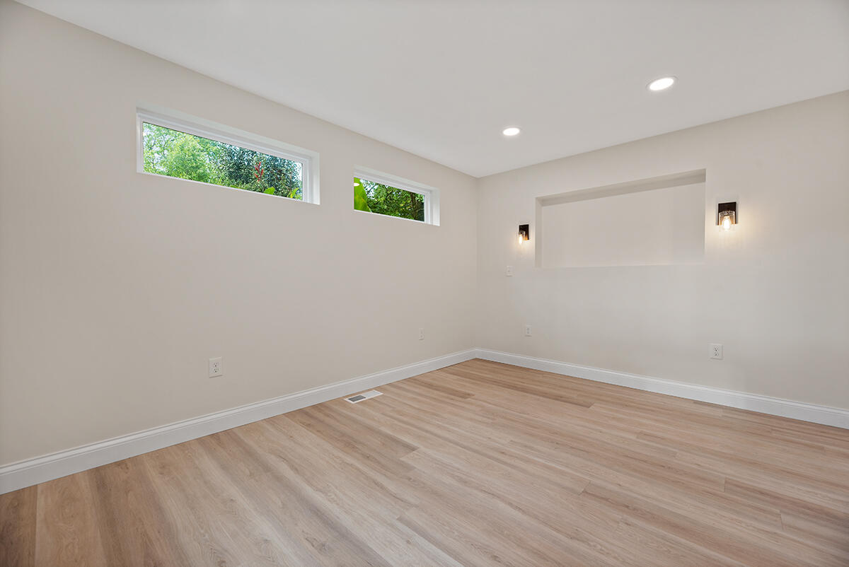 102 Marion Road Oak Ridge, TN 37830 - Photo 12 of 25 Master Bedroom