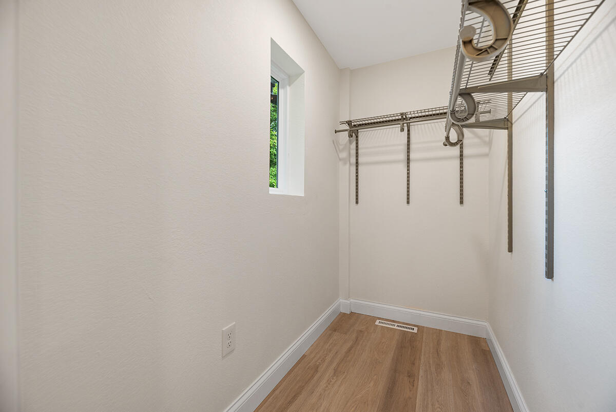 102 Marion Road Oak Ridge, TN 37830 - Photo 15 of 25 Master Closet