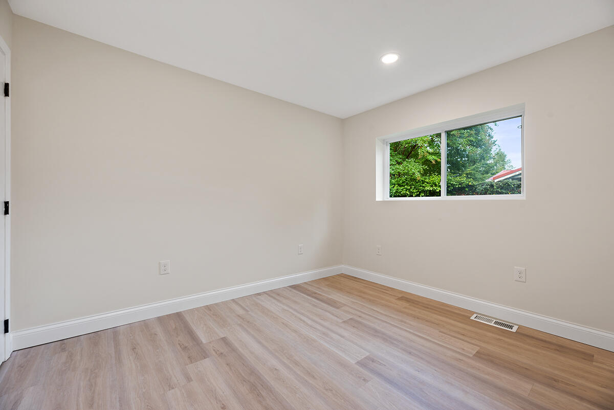 102 Marion Road Oak Ridge, TN 37830 - Photo 20 of 25 Bedroom 3