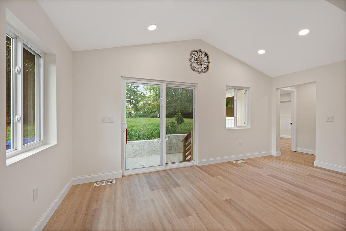 102 Marion Road Oak Ridge, TN 37830 - Photo 9 of 25 Vaulted Ceiling