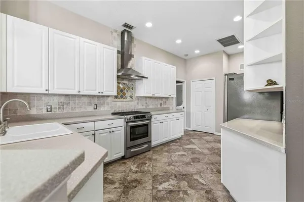 $599,900 | 7714 Ashley Circle, Bradenton, FL 34201