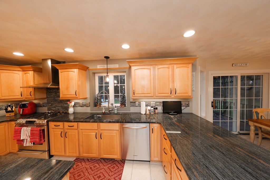105 Dudley Road Billerica, MA 01821 - Photo 31 of 36 Gallery Image 31