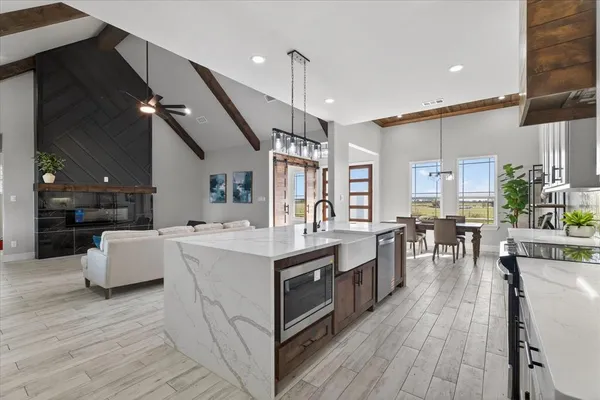 $600,000 | 556 County Road 4875, Celeste, TX 75423