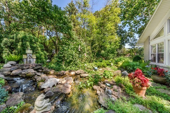 1850 Burton Lane Park Ridge, IL 60068 - Photo 11 of 34 a view of a house with a tree
