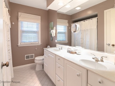 1850 Burton Lane Park Ridge, IL 60068 - Photo 22 of 34 a bathroom with a sink toilet and large mirror