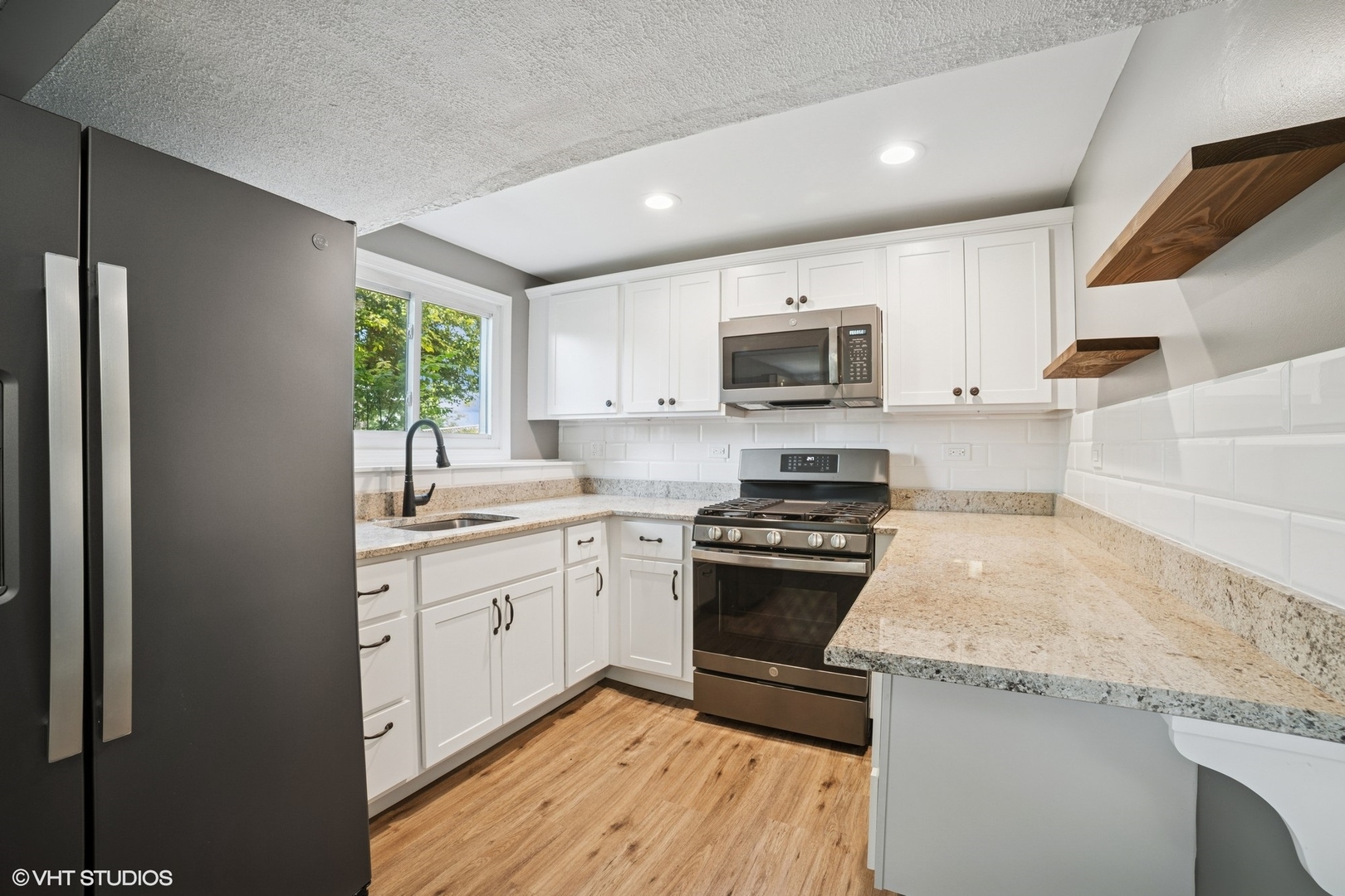 6 Spring Valley Lane Streamwood, IL 60107 - Photo 12 of 21 Gallery Image 12