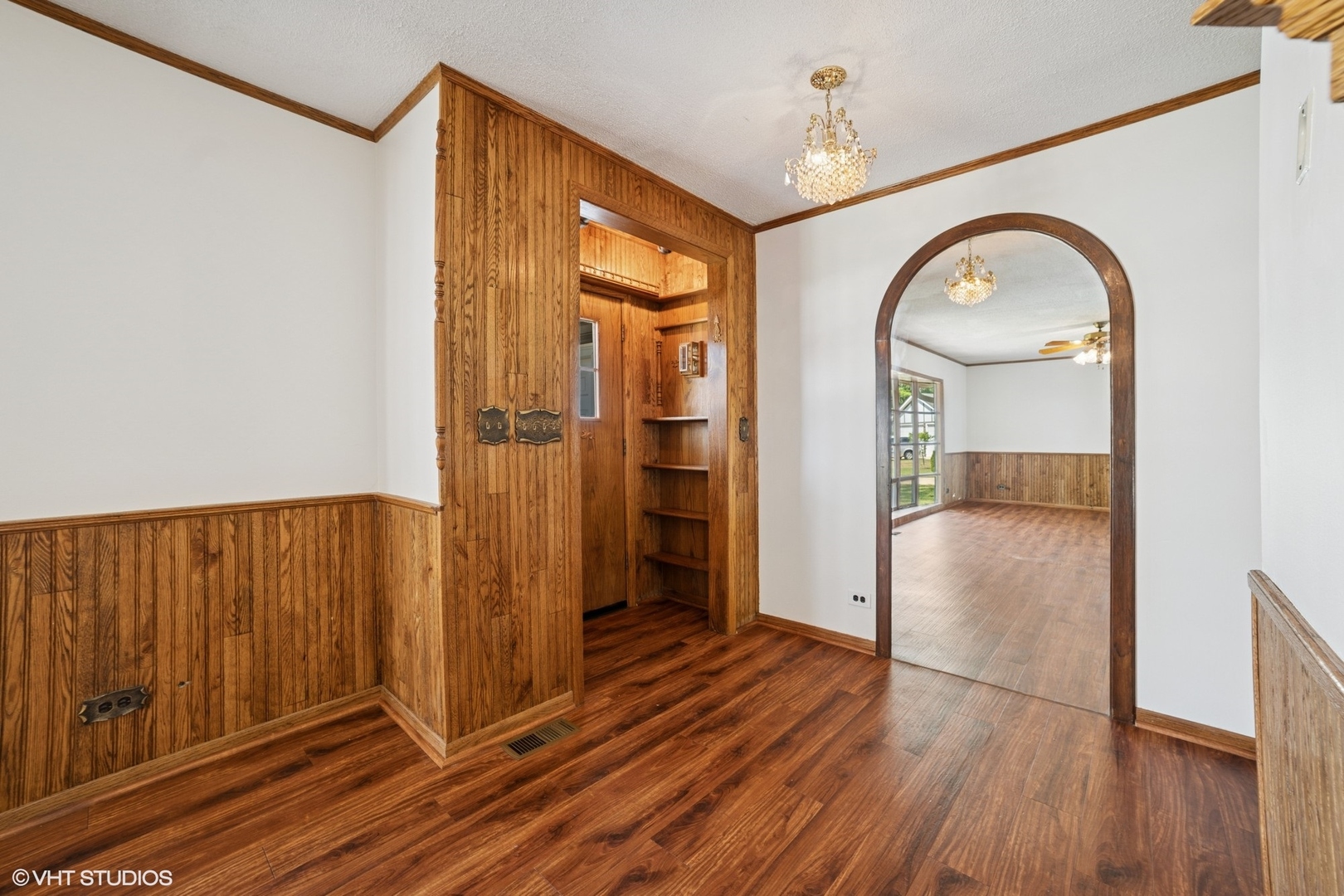 6 Spring Valley Lane Streamwood, IL 60107 - Photo 2 of 21 Gallery Image 2