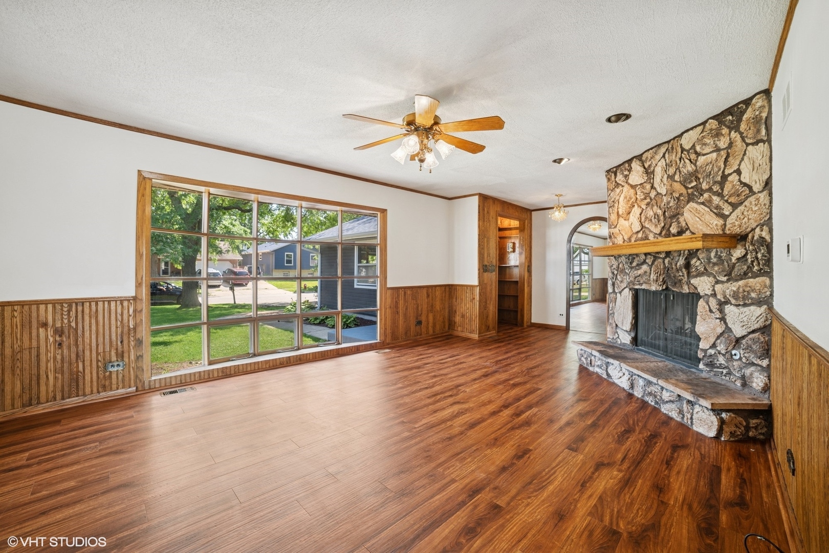 6 Spring Valley Lane Streamwood, IL 60107 - Photo 3 of 21 Gallery Image 3