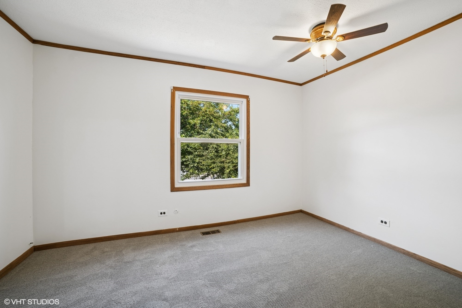 6 Spring Valley Lane Streamwood, IL 60107 - Photo 8 of 21 Gallery Image 8