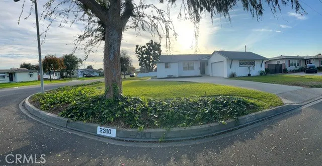 a view of a house with a yard and a fountain