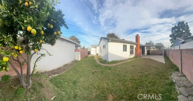 a view of a house with a backyard