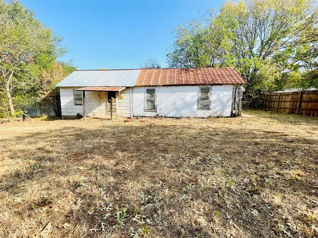 $30,000 | 304 Ohio Avenue, Graham, TX 76450
