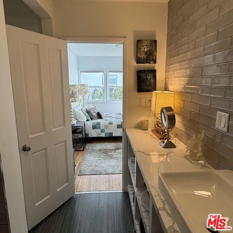 $2,950 | 8036 Norton Avenue, West Hollywood, CA 90046