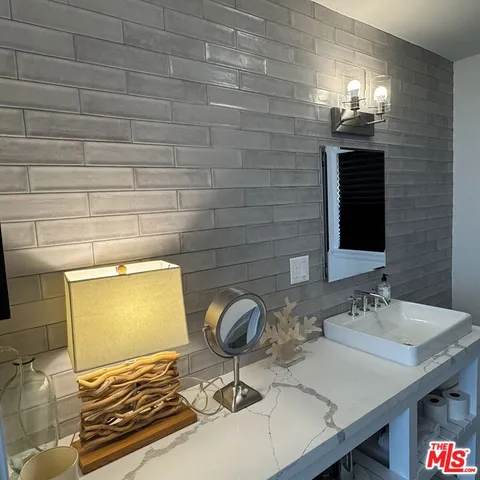 $2,950 | 8036 Norton Avenue, West Hollywood, CA 90046